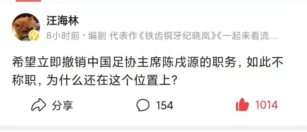 第60分钟，拉菲尼亚开出左侧角球，罗贝托冲抢前点头球，回头望月！